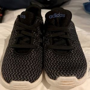 Boys adidas good used condition sneakers. Comfy!
